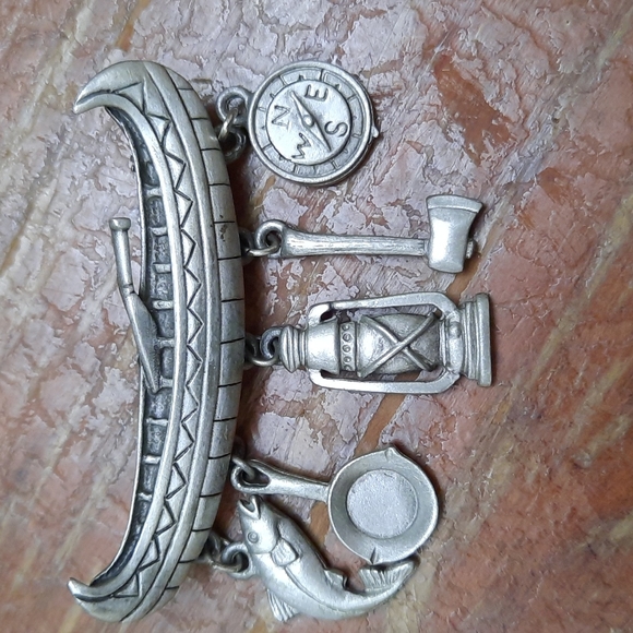 BOGO. Camping themed brooch - Picture 3 of 5